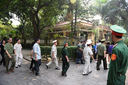 Vietnamese people pay tribute to General Vo Nguyen Giap - ảnh 3